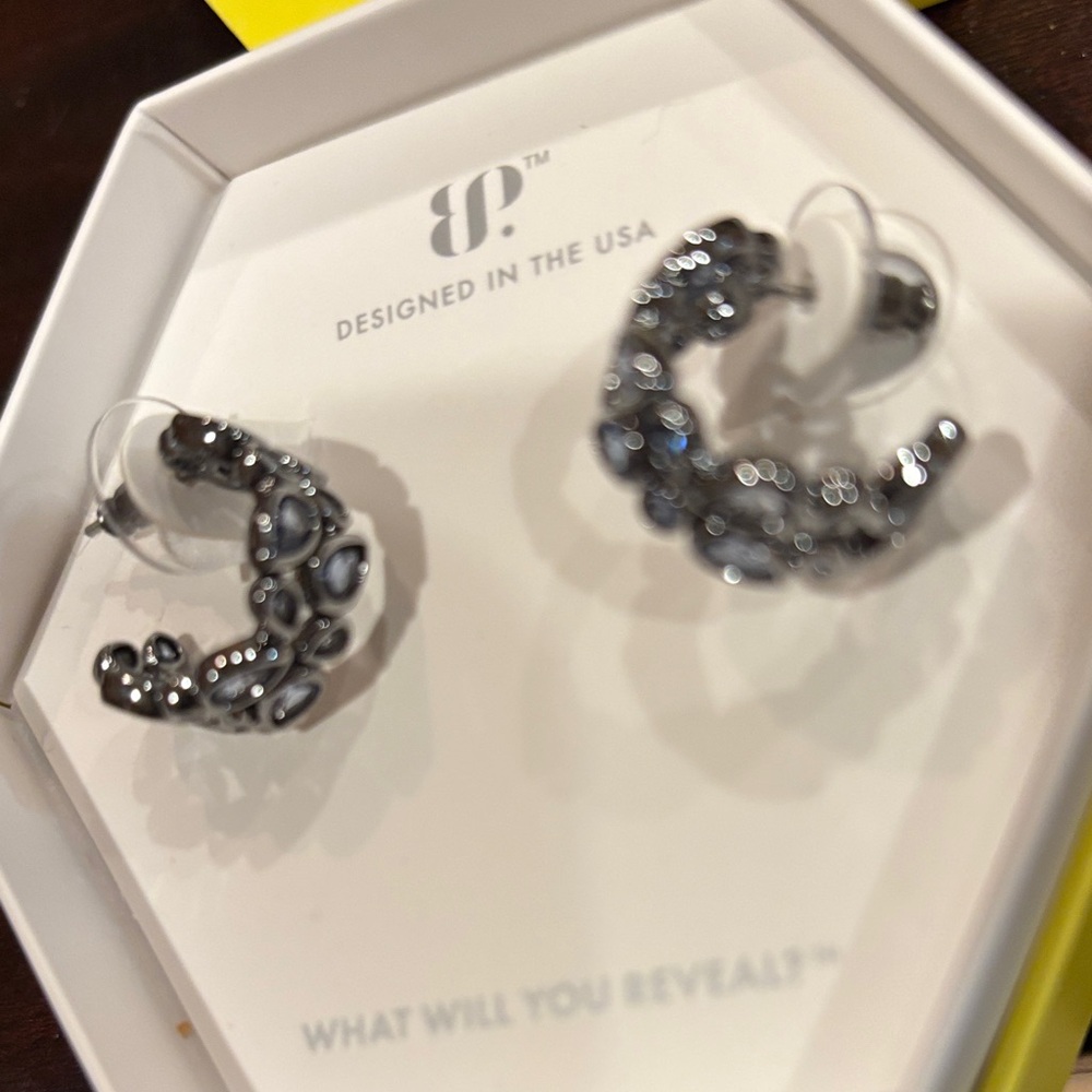 All Eyes on Me: Blue Zircon Spinel on Hematite - Picture 3 of 4